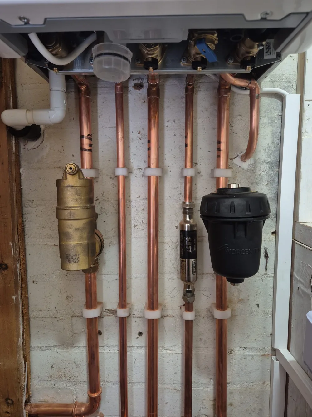 Copper heating pipework and a system filter