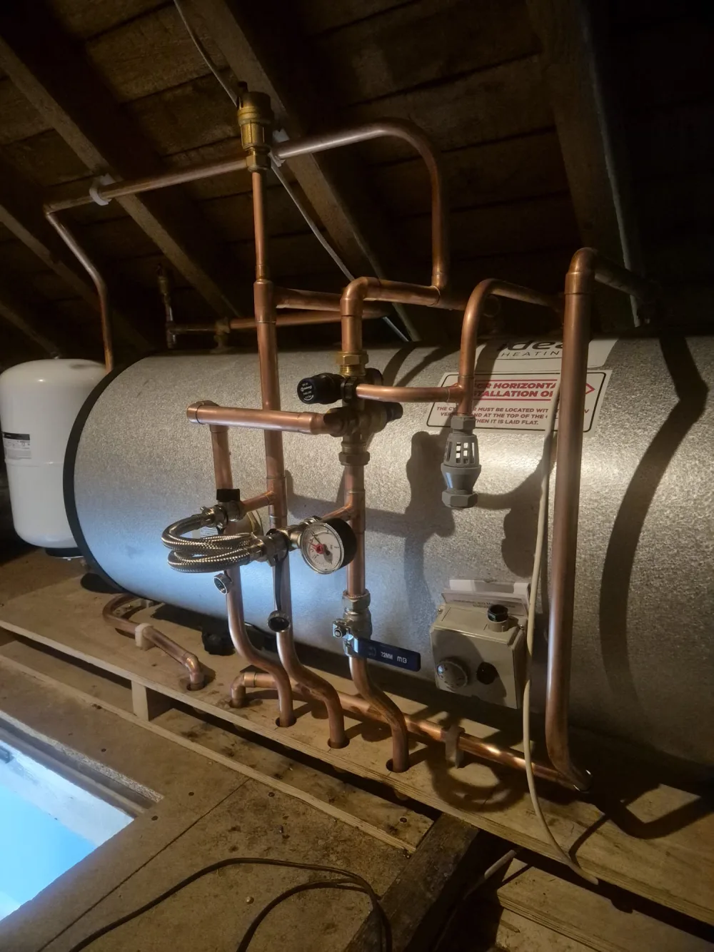 Domestic hot water cylinder with copper pipework